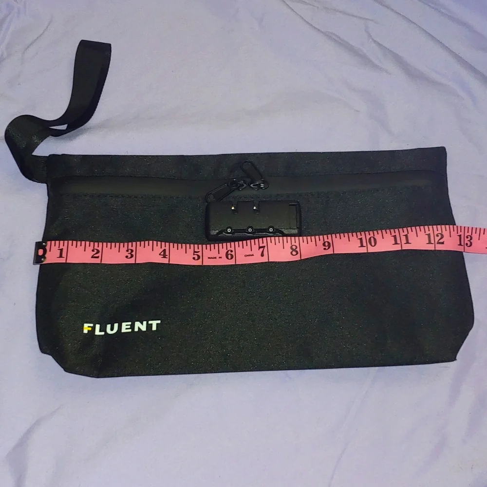 NWT SMELL PROOF LOCKABLE BAG WITH 2 POCKETS INSIDE * FLUENT BAGS